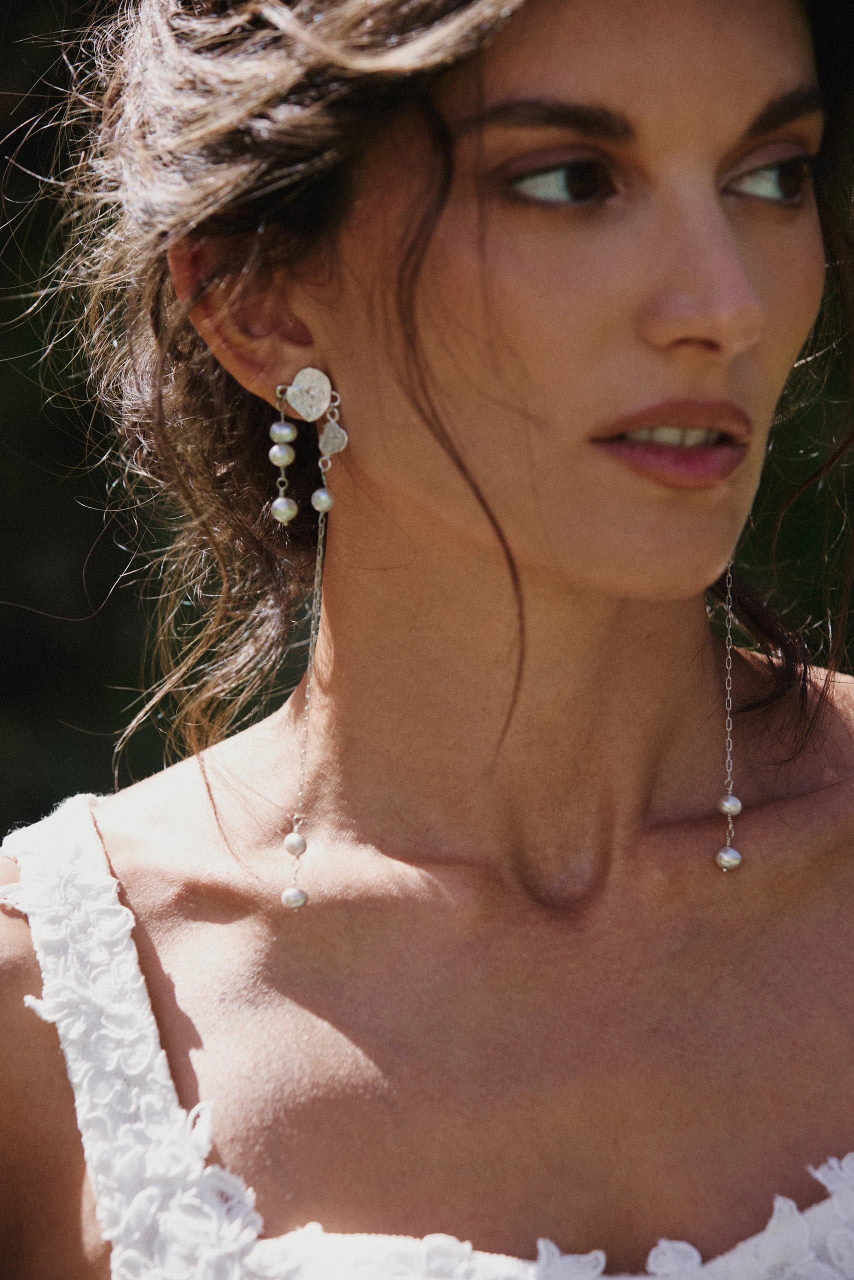 Retrato de la novia con pendientes