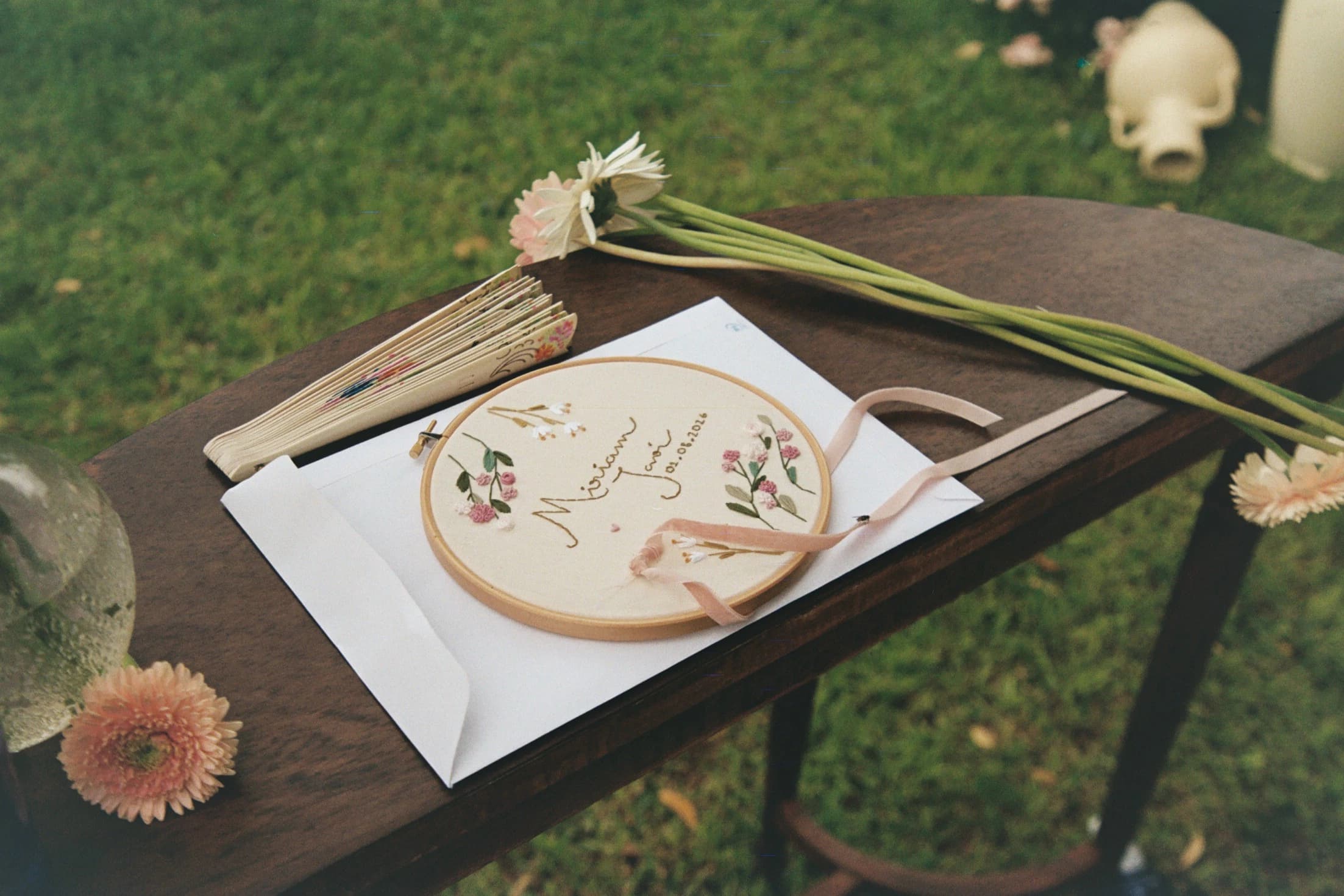 Detalle de papelería floral de boda