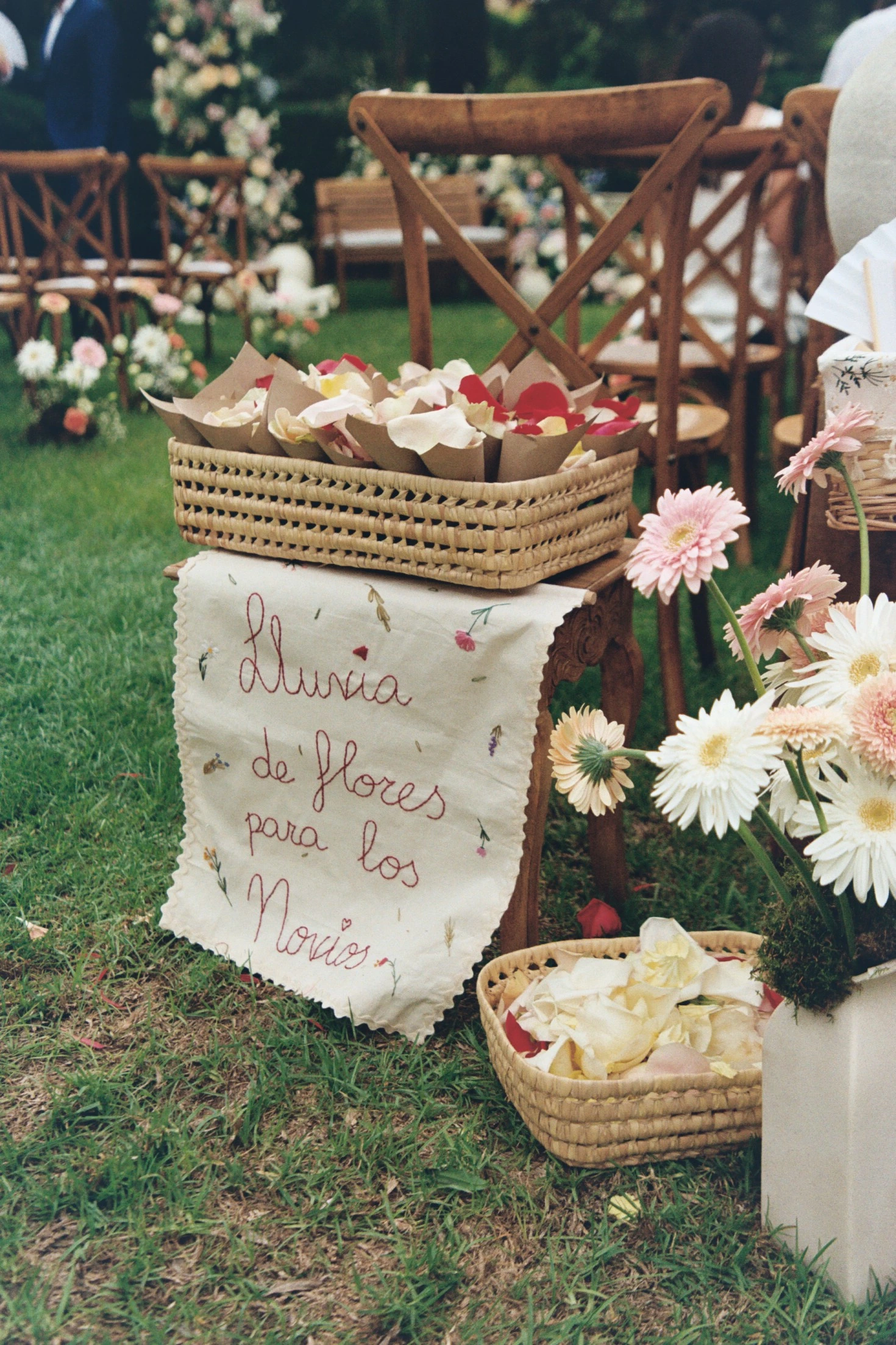 Detalle de una mesa decorada para la boda